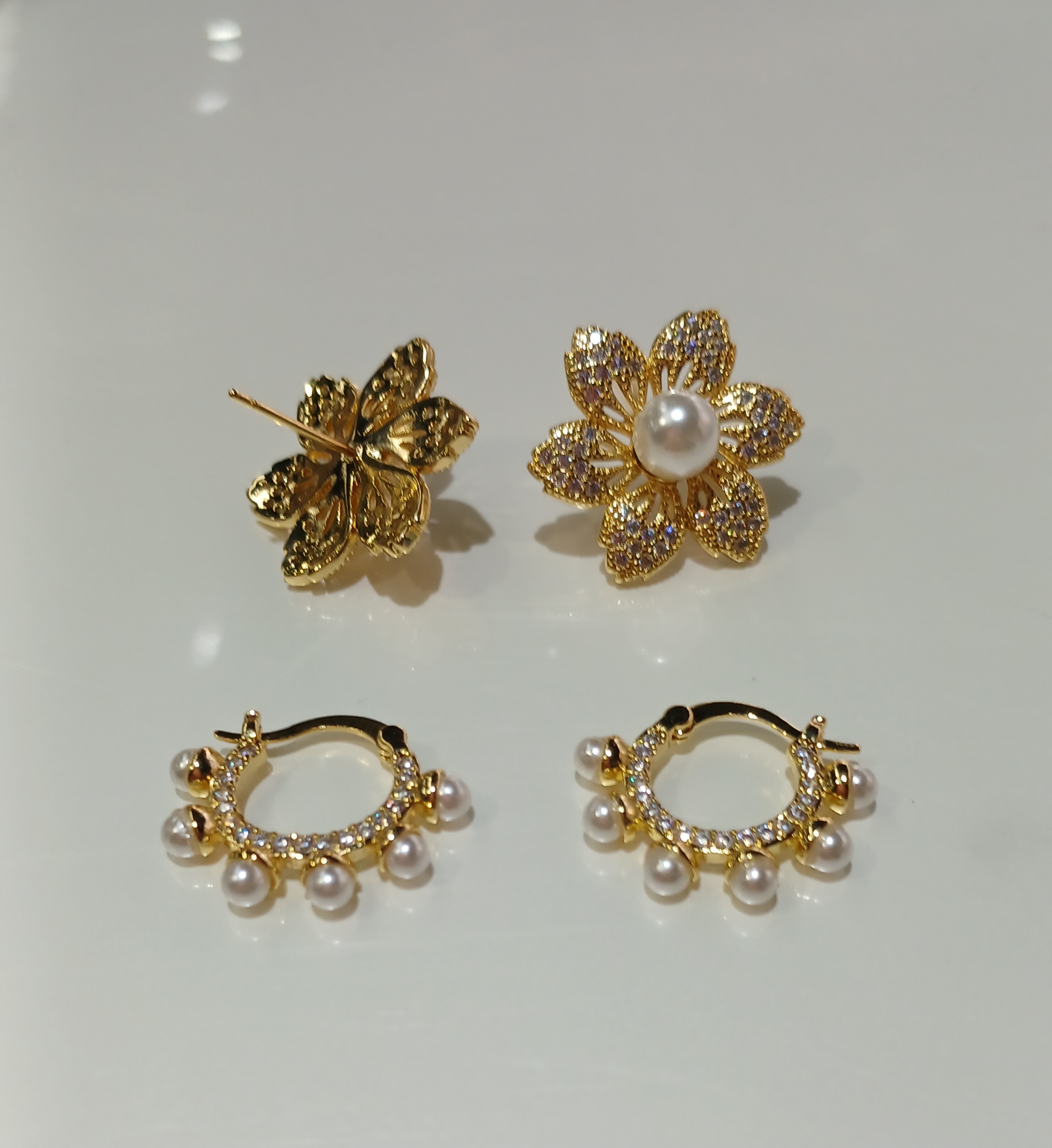 HOOPS Y ARETES DE MICROCIRCONIA