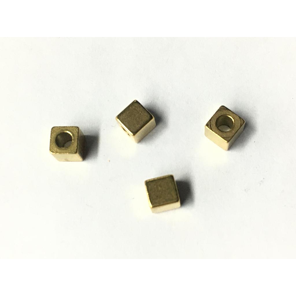 SEPARADORES CUBO 4X4MM DE ACERO DORADO