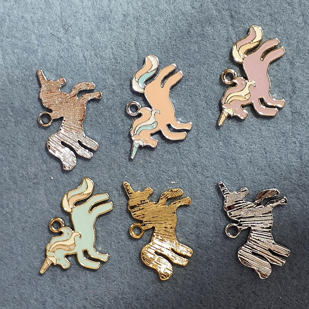 DIJE UNICORNIO DE ENAMEL  6 PIEZAS