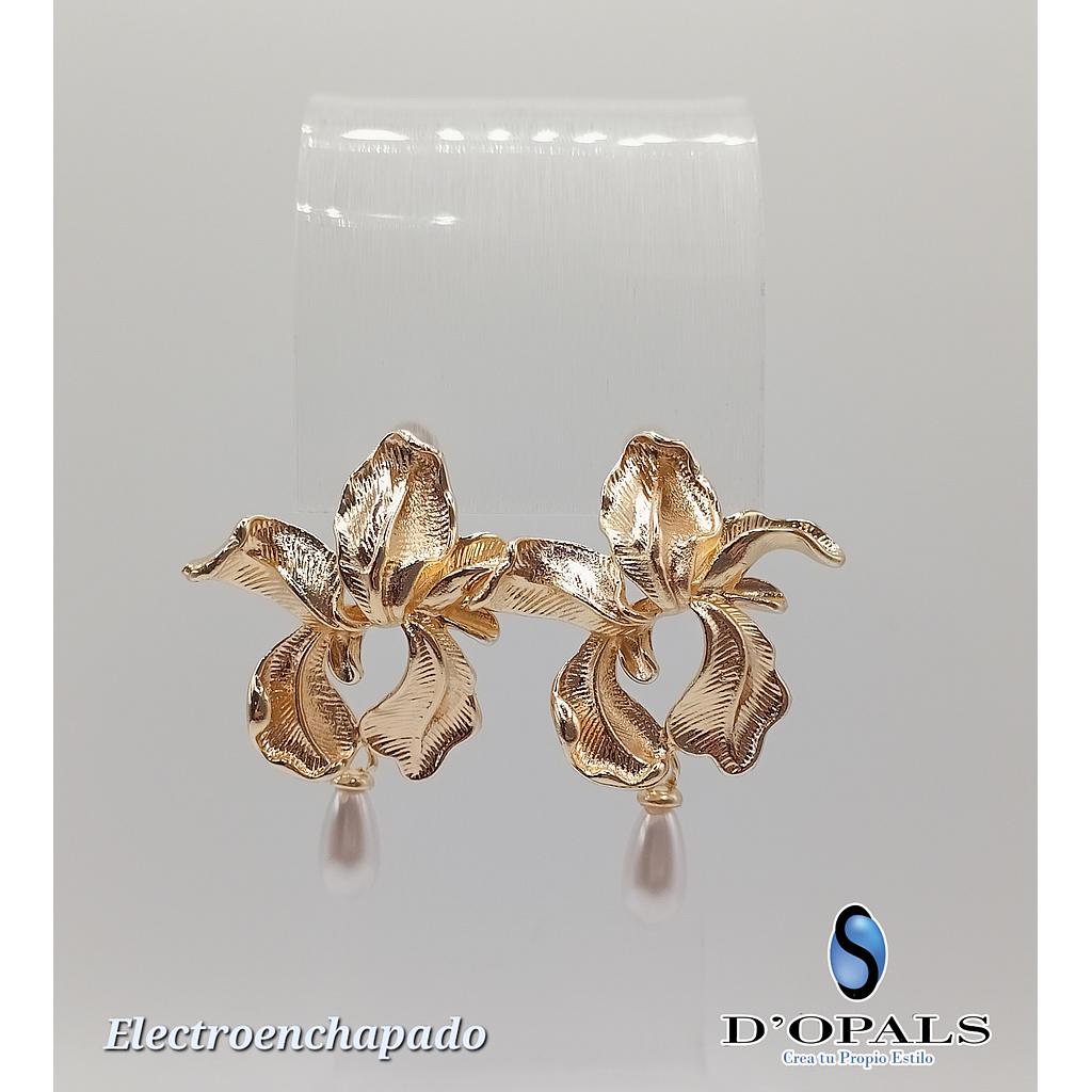 ARETE DE FLOR CON PERLA ELECTROENCHAPADO 18K