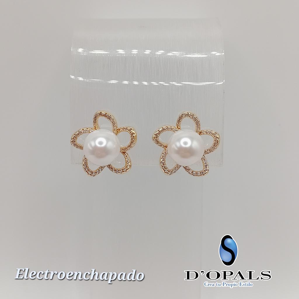 ARETE DE FLOR CON PERLA ELECTROENCHAPADO 18K